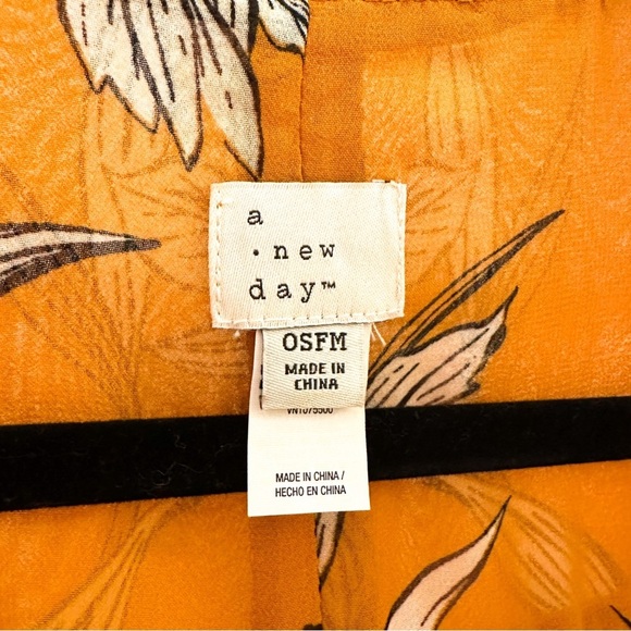 A New Day Marigold Floral Open Pleated Back Sheer Kimono Top One Size Fits Most - Picture 4 of 5